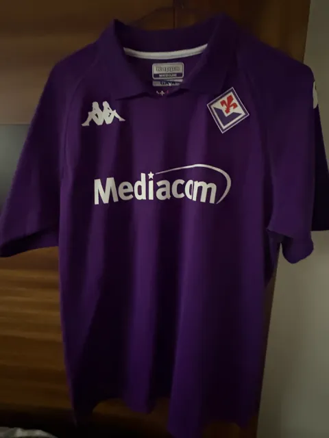 Primera equipación de Riccardo Sottil del Fiorentina 2024/25, vista frontal