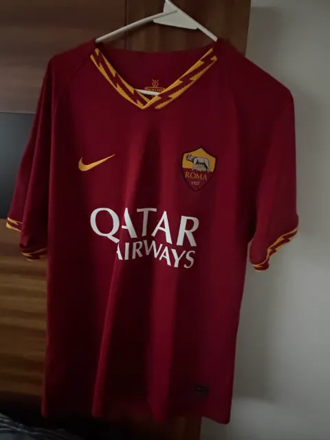 Primera equipación de Nicolò Zaniolo del Roma 2019/20, vista frontal