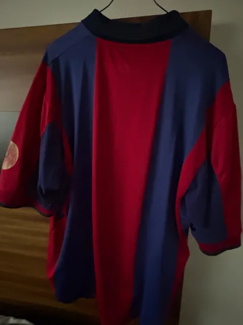 Primera equipación del FC Barcelona 1998/99, vista trasera