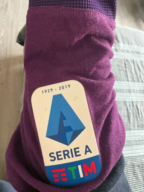 Primera equipación de Federico Chiesa del ACF Fiorentina 2019/20, detalle