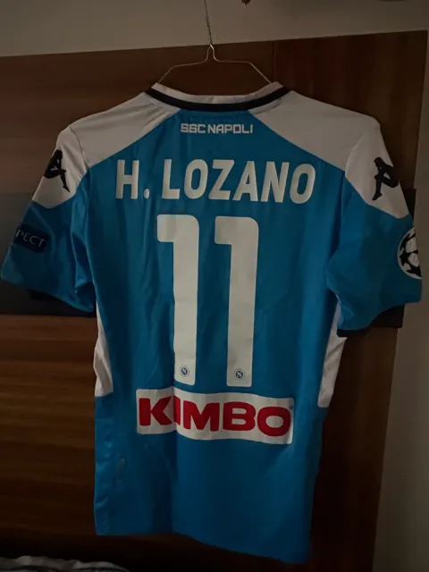 Primera equipación de Hirving Lozano del SSC Napoli 2019/20, vista trasera