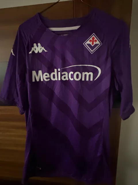 Primera equipación de Gaetano Castrovilli del Fiorentina 2022/23, vista frontal