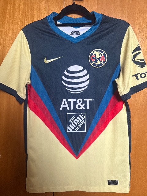 Primera equipación del América 2020/21, vista frontal