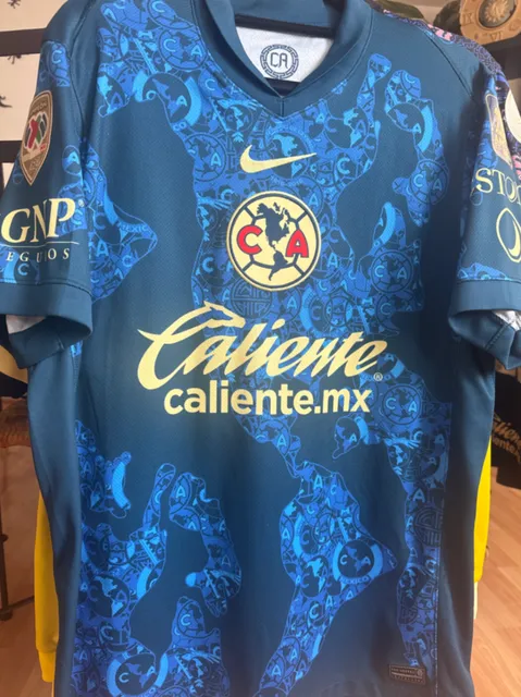 Segunda equipación de A.Zendejas del América 2024/25, vista frontal