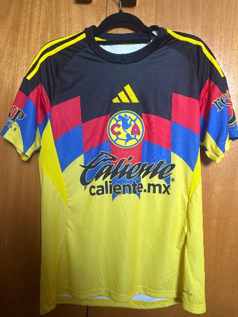 Primera equipación del América 2025/26, vista frontal