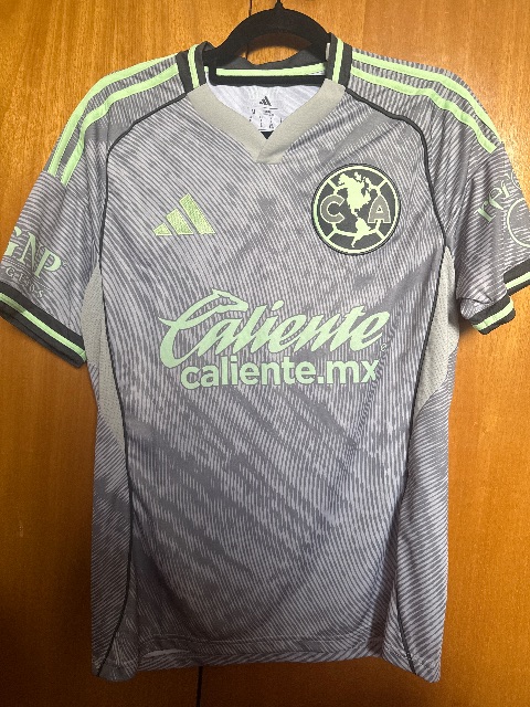 Tercera equipación del América 2025/26, vista frontal