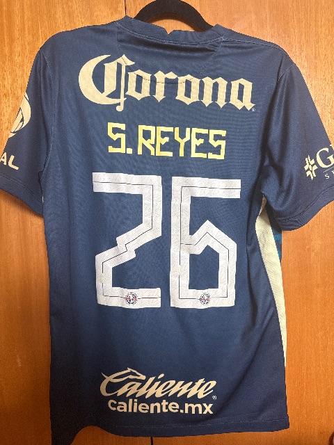Segunda equipación de S.Reyes del Club América 2021/22, vista trasera