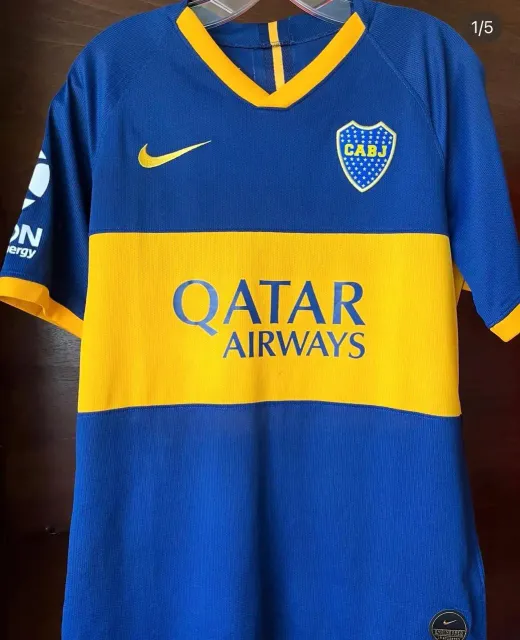 Primera equipación de Carlos Tevez del Boca 2019, vista frontal