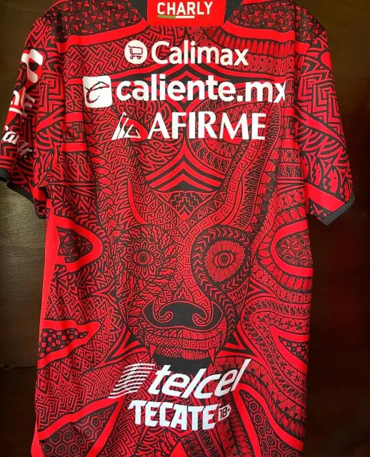 Tercera equipación del Club Tijuana 2022/23, vista trasera