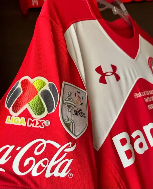 Primera equipación de Christian Cueva del Deportivo Toluca FC 2015/16, detalle