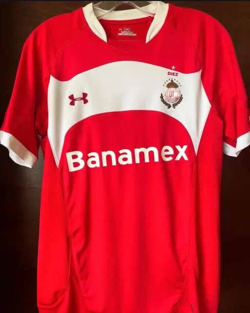Primera equipación de Carlos Esquivel del Toluca 2010/11, vista frontal