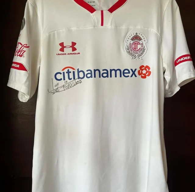 Segunda equipación de Leo Fernández del Toluca 2019/20, vista frontal