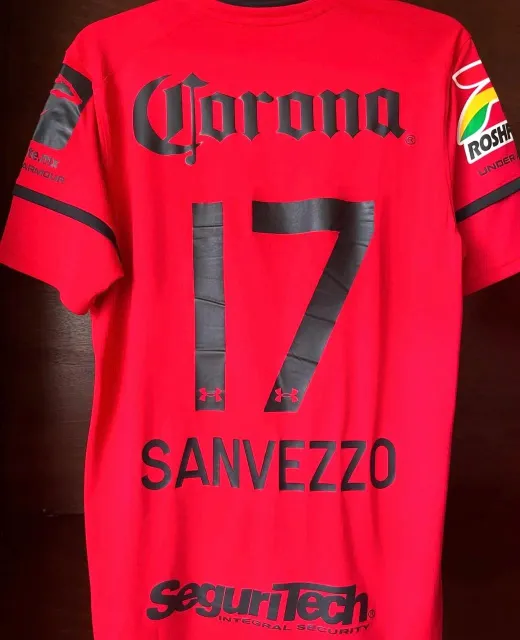 Primera equipación de Camilo Sanvezzo del Deportivo Toluca FC 2021/22, vista trasera