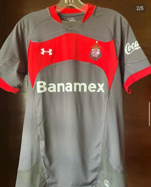 Tercera equipación del Toluca 2010/11, vista frontal