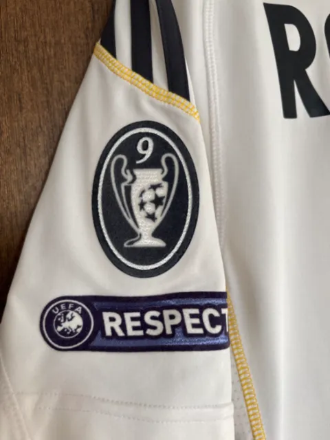 Primera equipación de Ronaldo del Real Madrid CF 2009/10, detalle