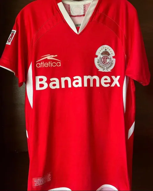 Primera equipación de Sinha del Toluca 2008/09, vista frontal