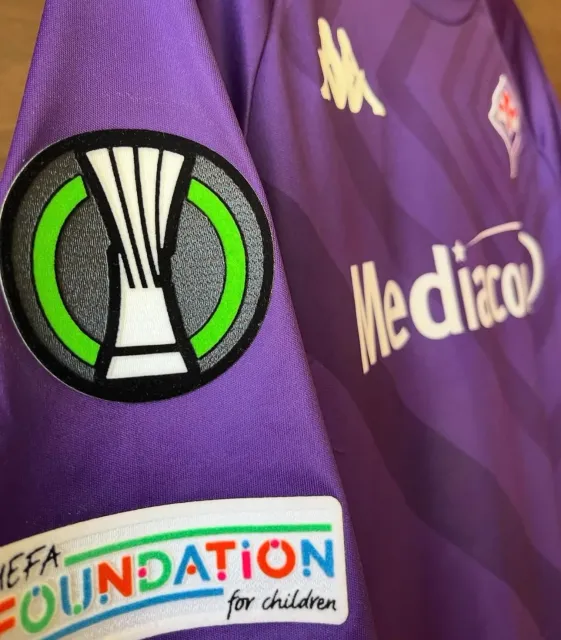 Primera equipación de Riccardo Saponara del ACF Fiorentina 2022/23, detalle