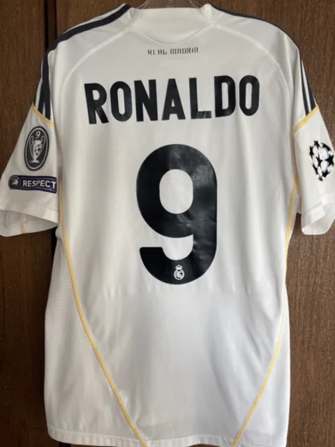 Primera equipación de Ronaldo del Real Madrid CF 2009/10, vista trasera