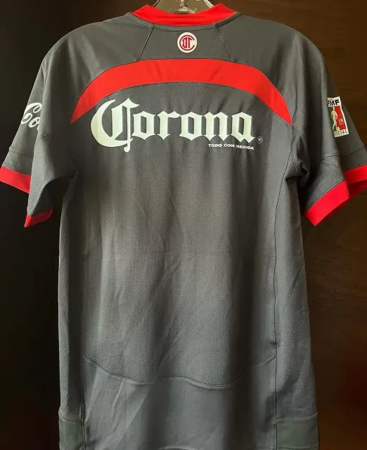 Tercera equipación del Deportivo Toluca FC 2010/11, vista trasera